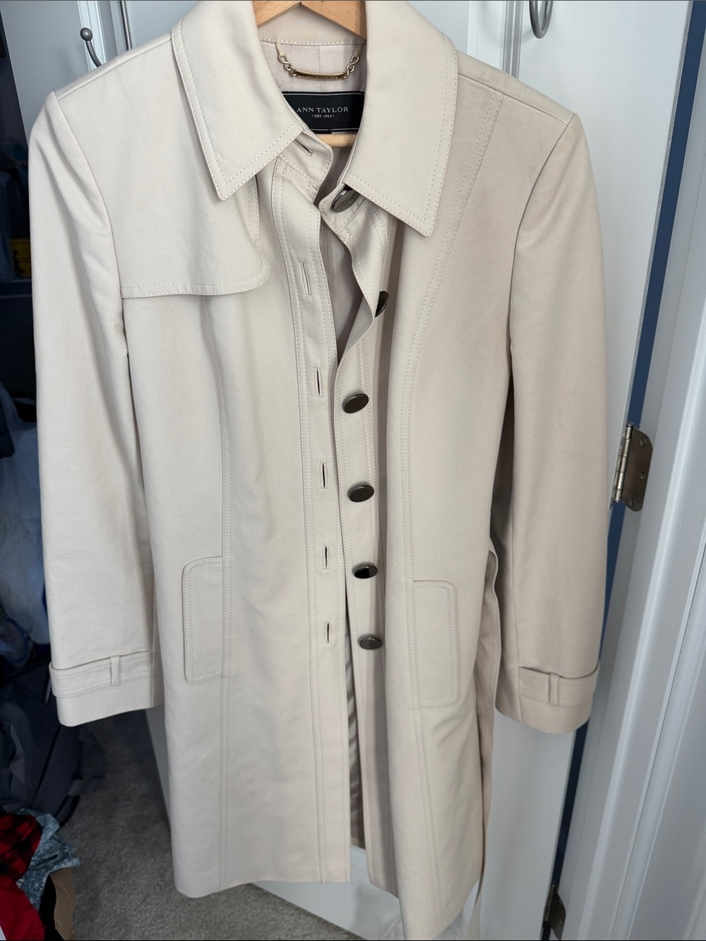 NWOT Ann Taylor Light Cream Single-Breasted Trench Coat with Dark Buttons